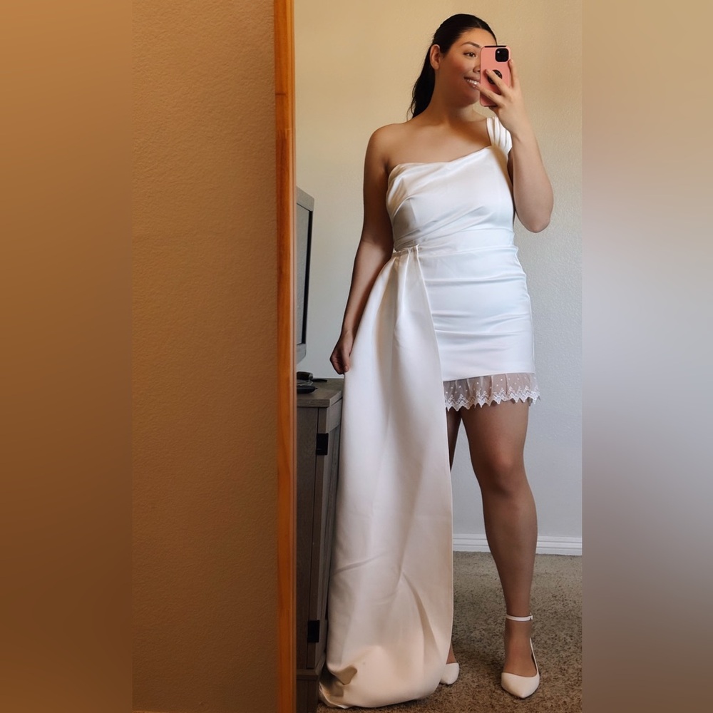 Title:
White Mini Dress with Removable Train - Size 1X & 2X (Lace Not Included)